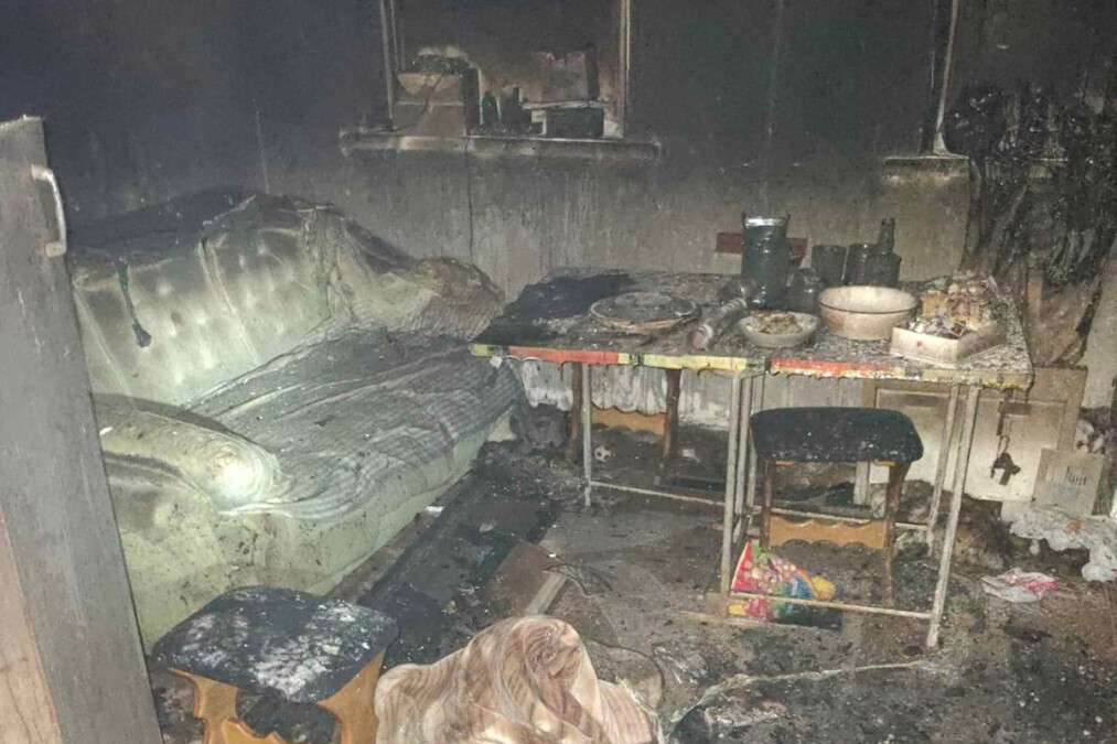 В Днепре на улице Гринченко сгорел жилой дом