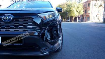 В Днепре на Михаила Грушевского Toyota врезалась в Opel. Новости Днепра