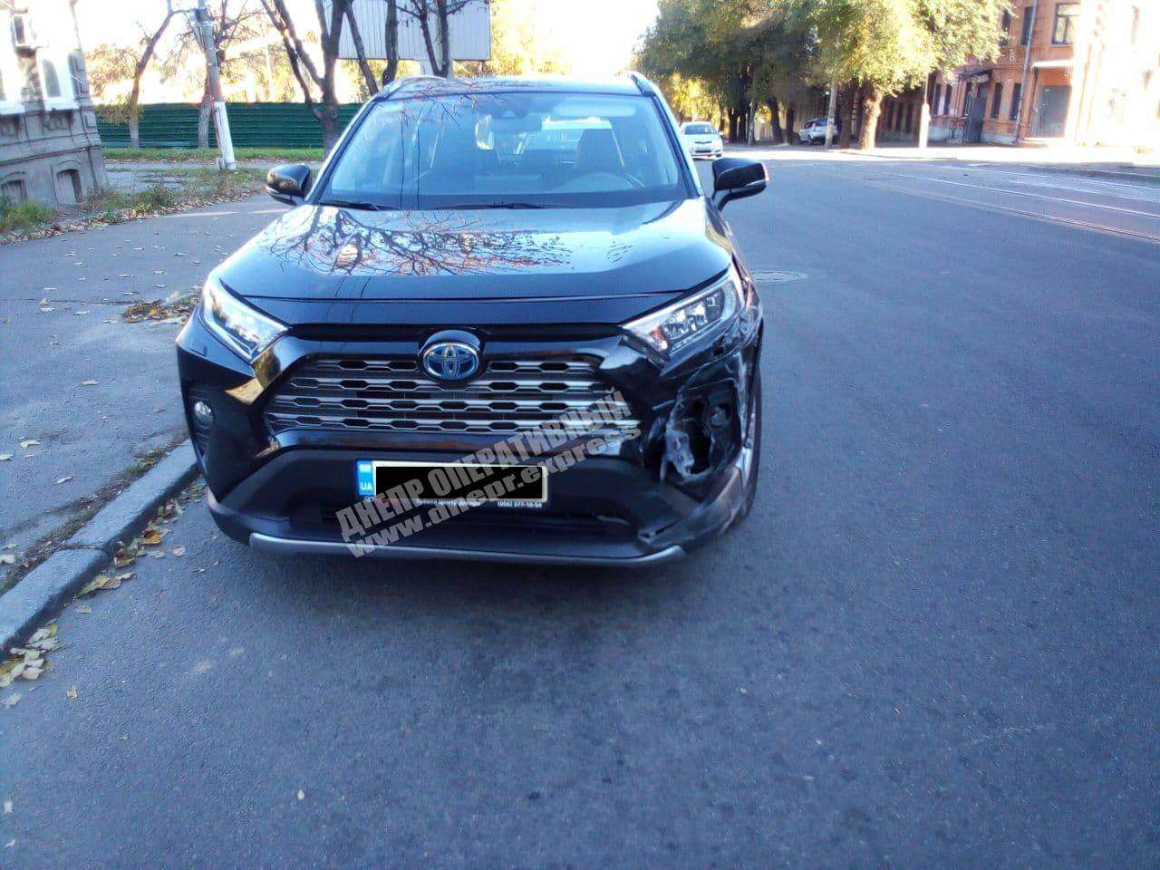 В Днепре на Михаила Грушевского Toyota врезалась в Opel. Новости Днепра