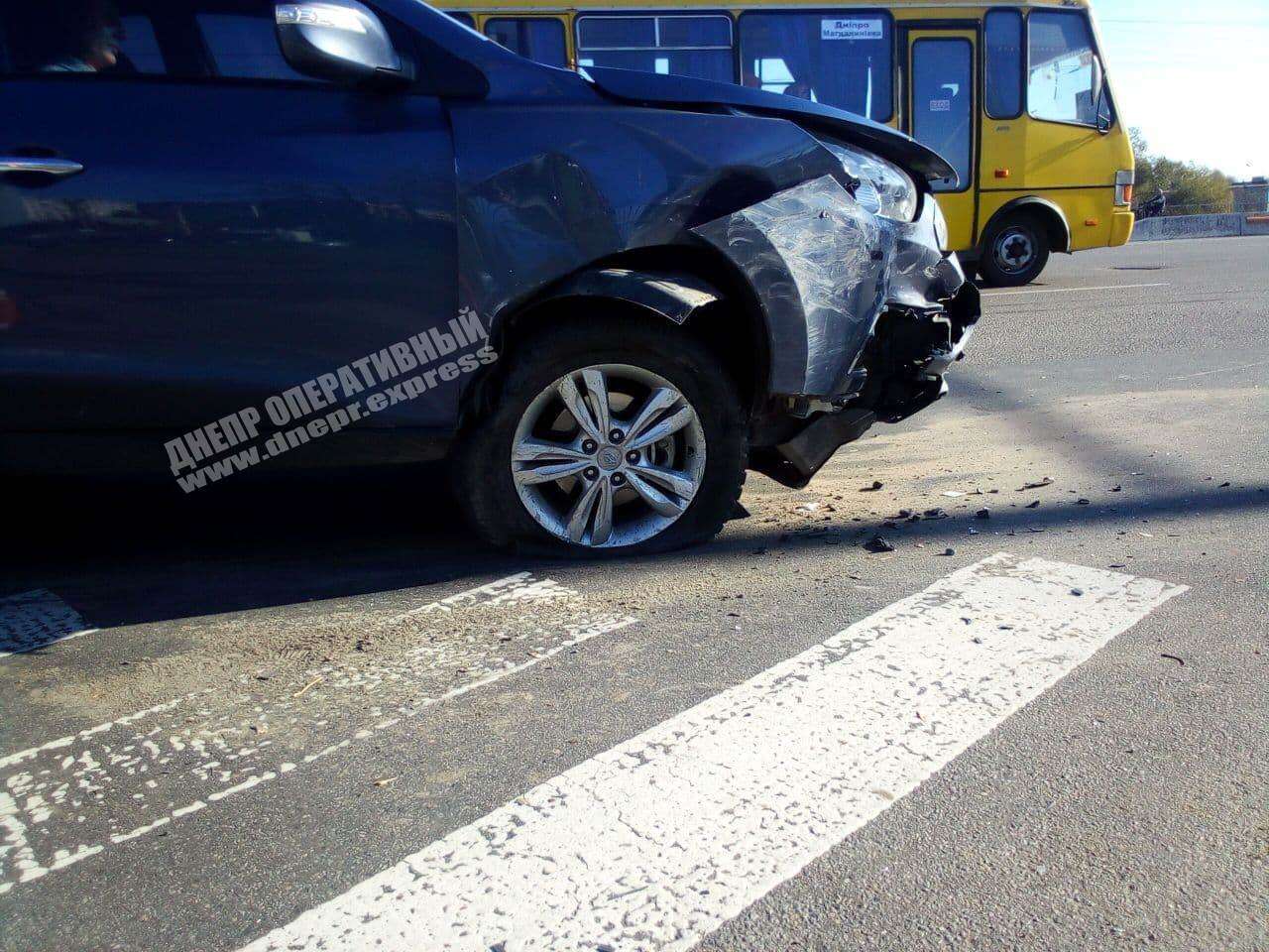В Днепре на Слобожанском проспекте водитель BMW спровоцировал тройное ДТП. Новости Днепра