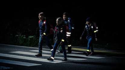 Кабмин обязал пешеходов носить одежду со светоотражателями в ночное время
