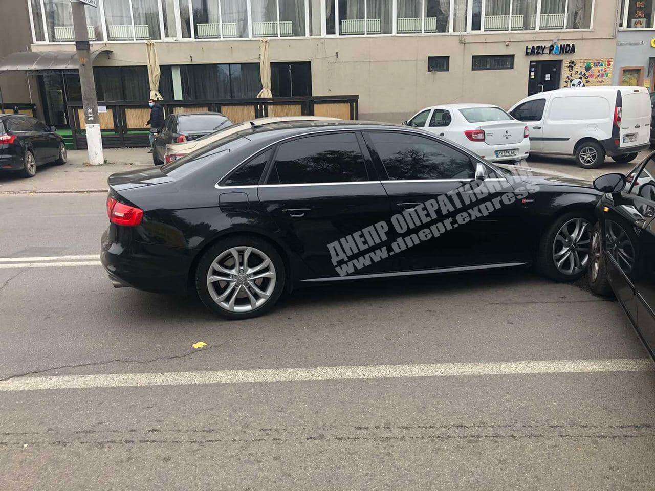 В Днепре на улице Богдана Хмельницкого столкнулись Fiat и Audi. Новости Днепра