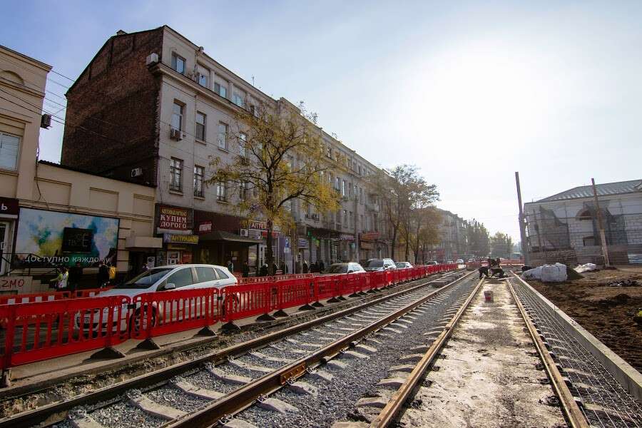 В Днепре вместе с реконструкцией памятника архитектуры капитально ремонтируют трамвайные пути