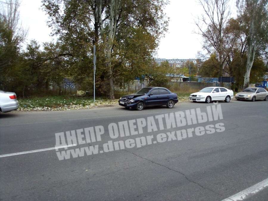 В Днепре на Донецком шоссе Daewoo врезался в Skoda: фото