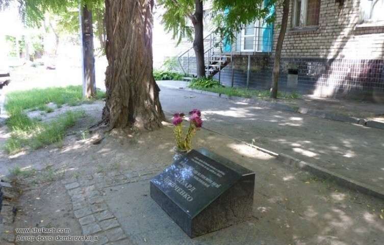 Памятник Шевченко на Феодосийской