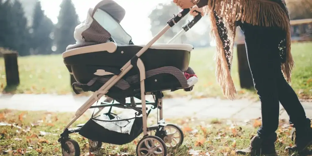 Прогулки на свежем воздухе необходимы беременным женщинам и молодым мамам, - врач