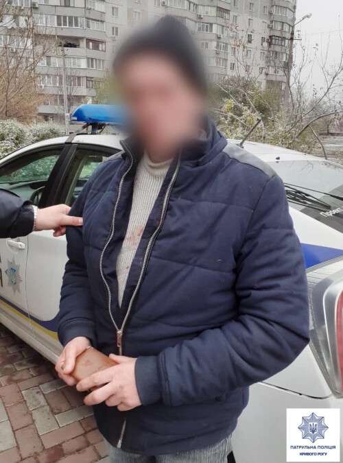 На Днепропетровщине пьяный мужчина угрожал пистолетом посетителям магазина