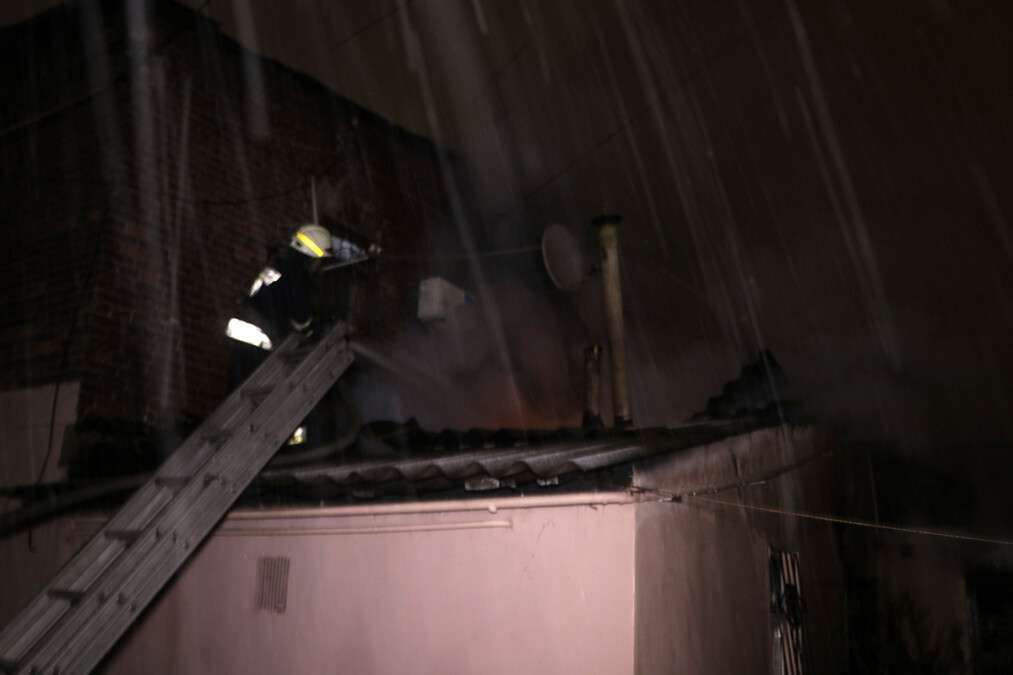 В Днепре 16 пожарных два часа боролись с огнем: фото