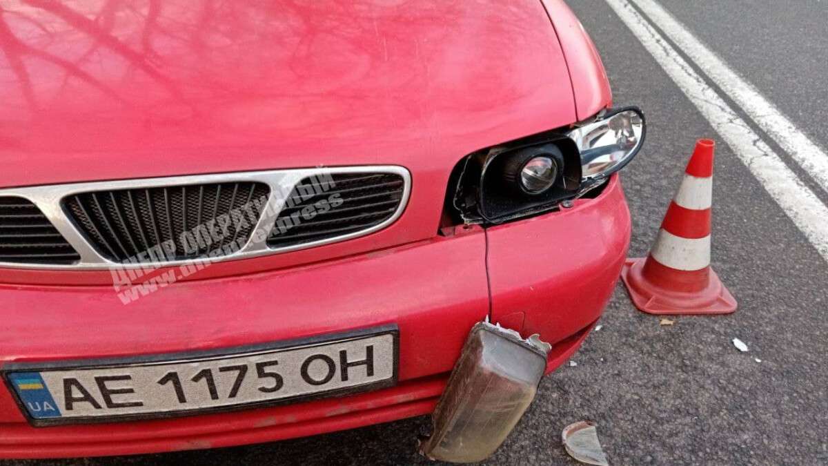 В Днепре на улице Макарова Daewoo "зацепил" автомобиль Renault