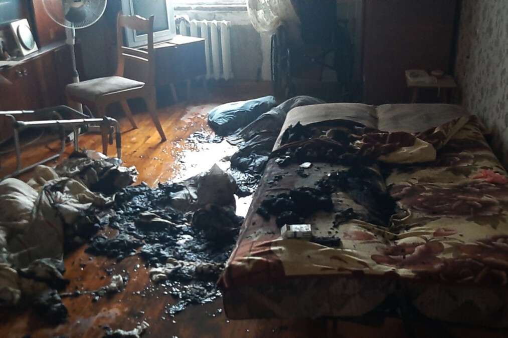 Под Днепром во время пожара в многоэтажке пострадала пенсионерка: женщину в тяжелом состоянии увезли в больницу