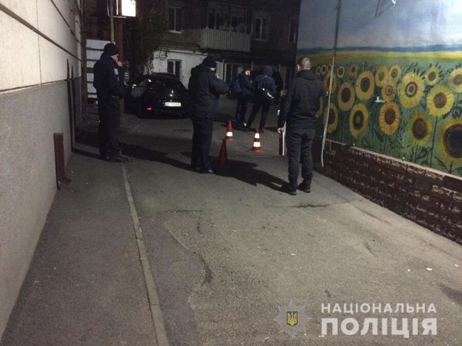 В Днепре возле кафе на улице Короленко произошла стрельба и поножовщина, есть пострадавшие