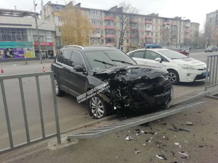 В Днепре на Слобожанском проспекте Volkswagen столкнулся с Honda