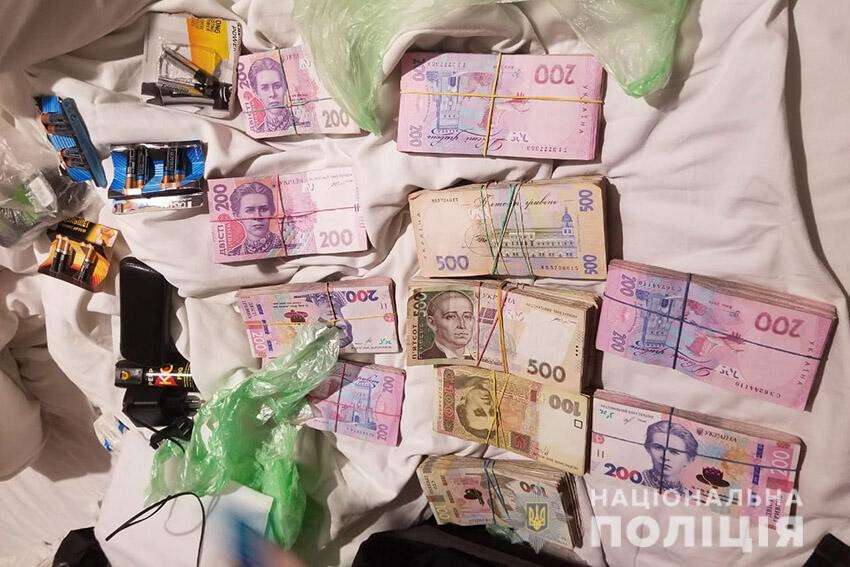 У жителя Днепра в "черную пятницу" украли более 730 000 гривен возле гипермаркета