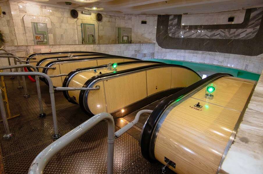 Безопасность пассажиров и экономия электроэнергии: в Днепре модернизируют эскалаторы в метро