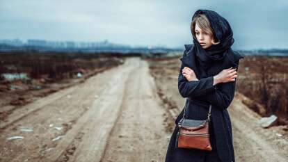 В Днепре женщина попросилась погреться в дом, а затем отказалась его покидать