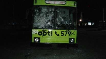 В Днепре подростки камнями забросали троллейбусы: двоих задержали (фото)