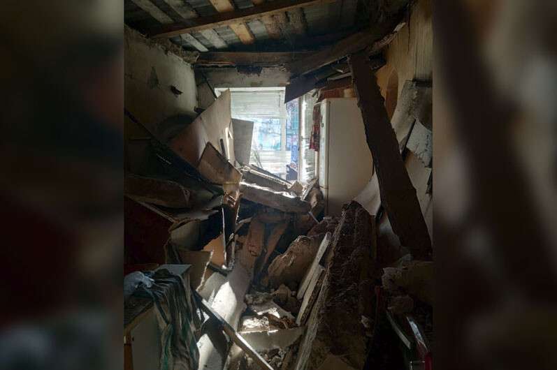 В Кривом Роге в частном доме обвалился потолок: под завалами оказался ребенок (фото)