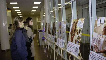 У Дніпровській міськраді відкрили інтерактивну фотовиставку з історіями неординарних жінок «ОсобливаЯ»