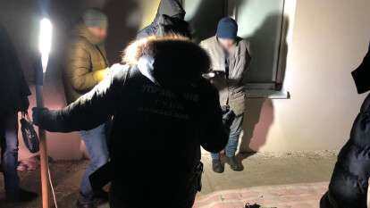 Под Киевом преступники бросили гранату в полицейских и открыли стрельбу