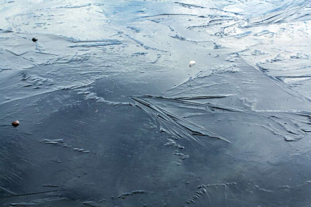 На Днепропетровщине из-подо льда достали трупы двух рыбаков