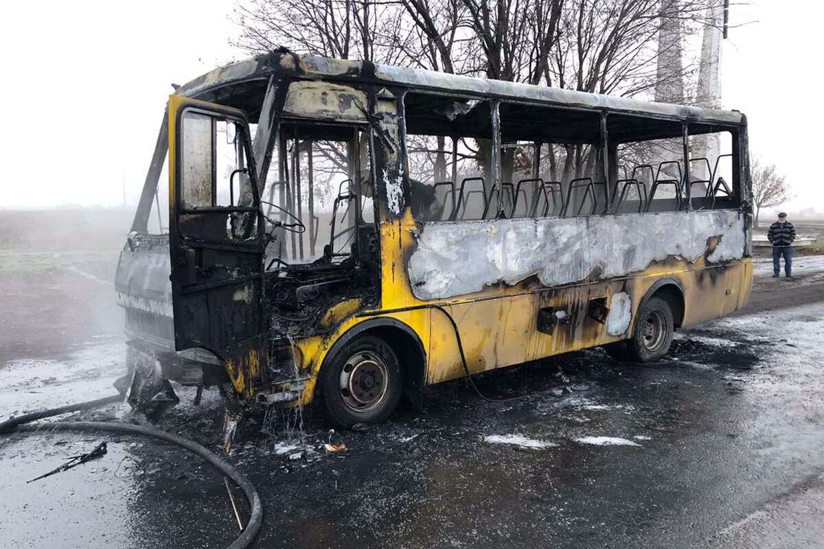 Под Днепром на ходу загорелся междугородний автобус с пассажирами: фото