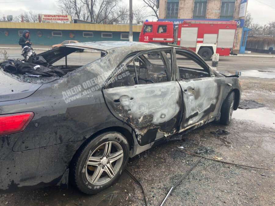 В Днепре на Слобожанском проспекте сгорела Toyota Camry