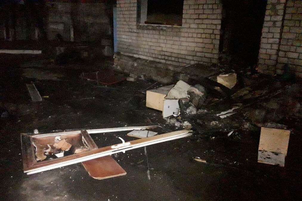 В Днепре на Шинной на территории предприятия возник пожар: охранник получил ожоги
