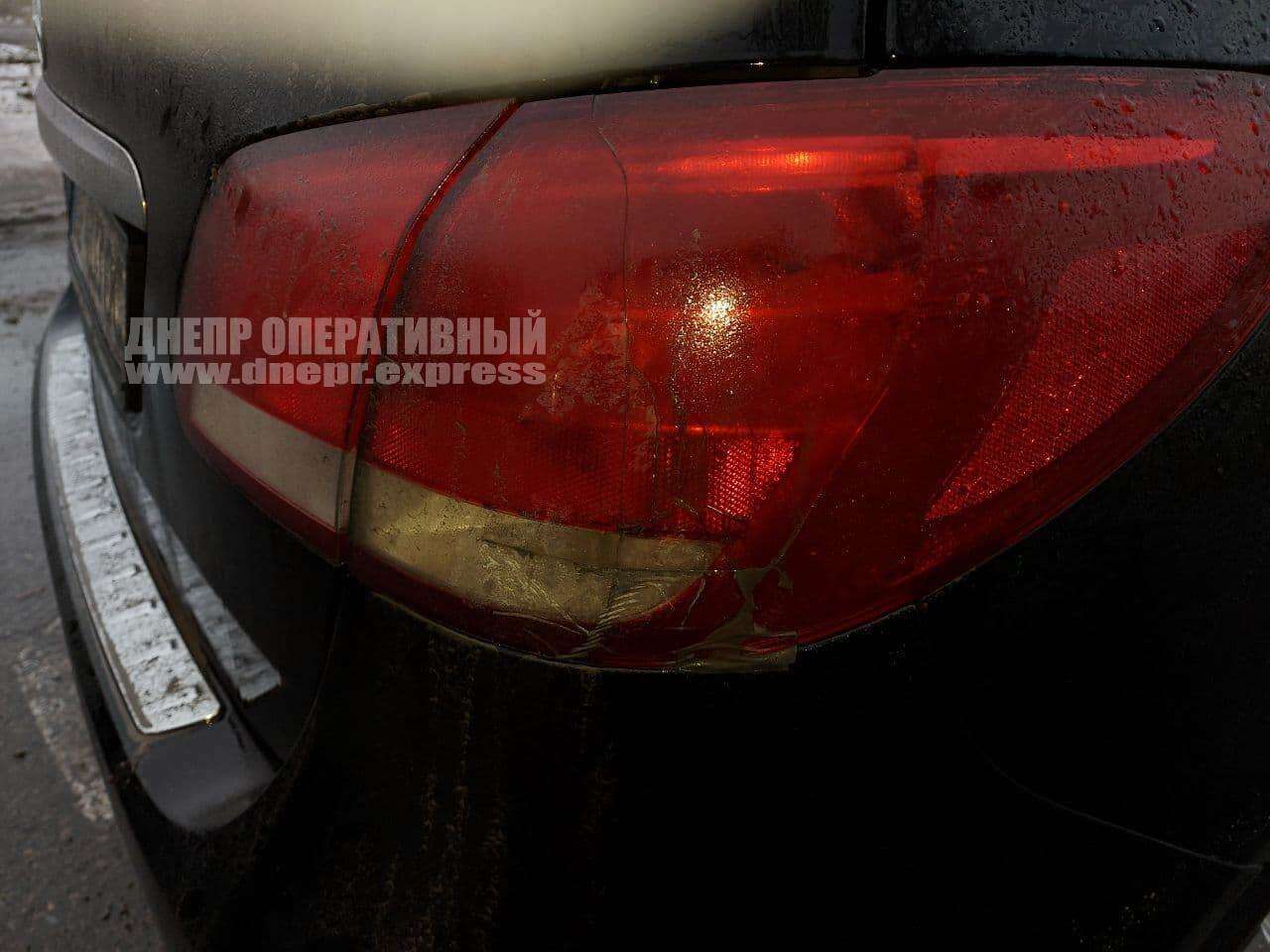 В Днепре на Донецком шоссе Mercedes столкнулся с фурой. Новости Днепра