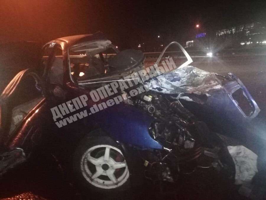 На выезде из Днепра ZAZ Sens влетел в опору моста: водитель погиб на месте