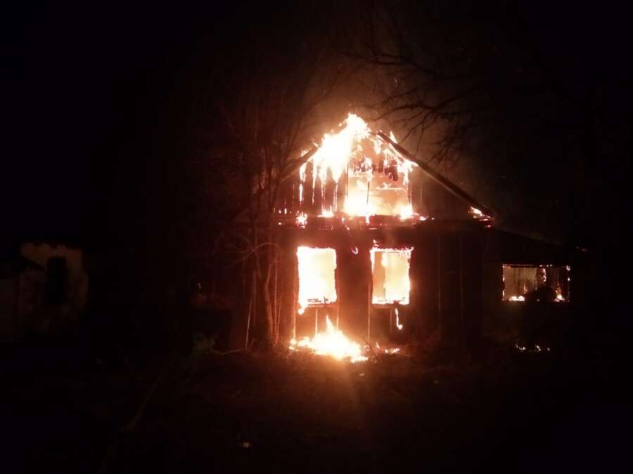 Под Днепром дотла сгорел частный дом: фото