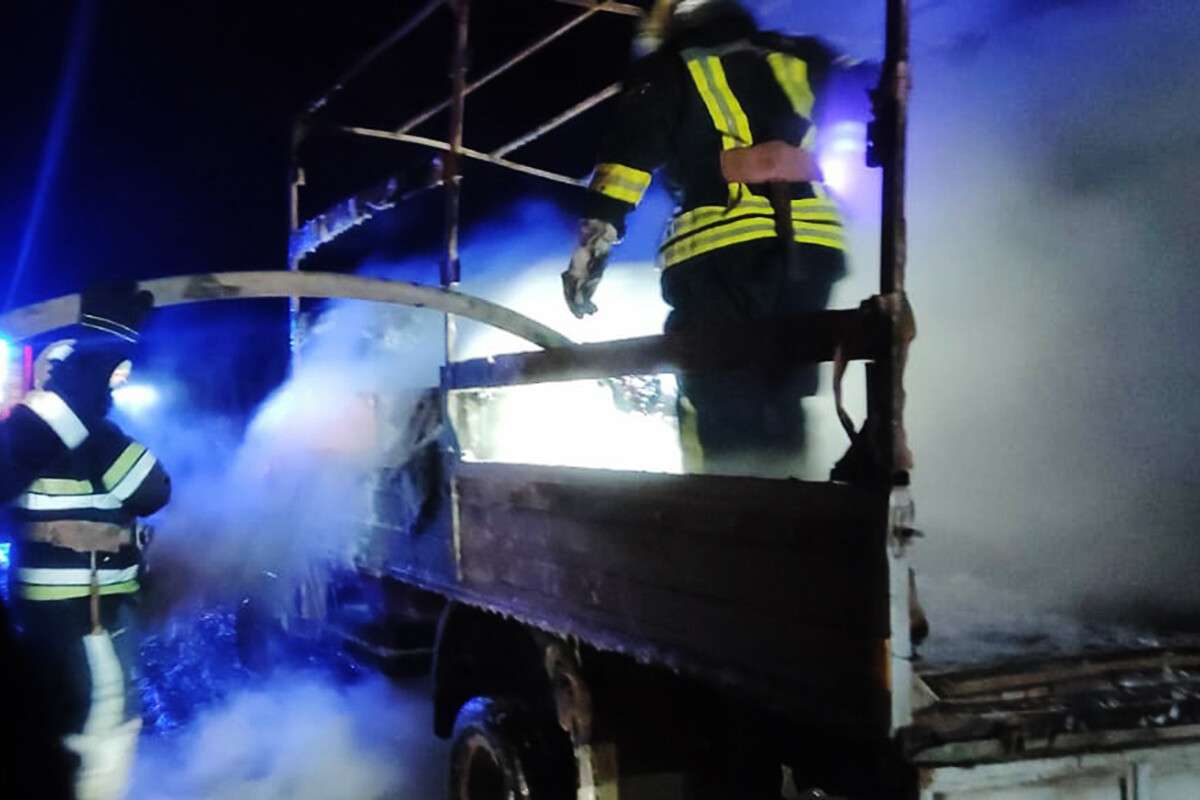 На трассе под Днепром на ходу загорелся грузовик с мебелью и бытовой техникой. Новости Днепра