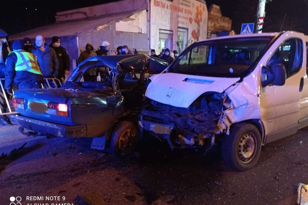 Под Днепром водитель ВАЗ потерял сознание за рулем и врезался в Opel