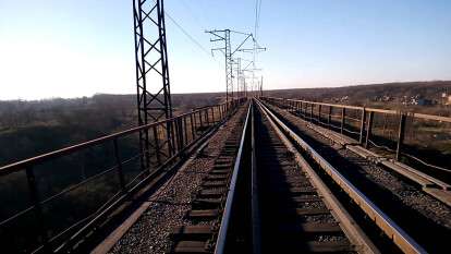 На Днепропетровщине мужчина хотел совершить суицид на железнодорожном мосту