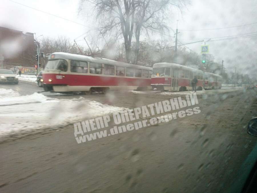 Снегопад в Днепре как работает общественный транспорт