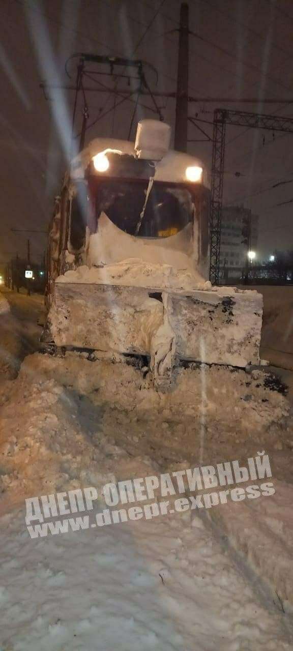 Снегопад в Днепре как работает общественный транспорт1