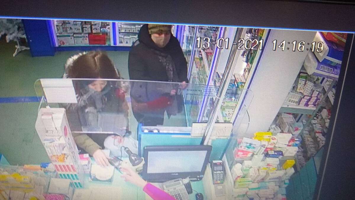 В Днепре на массиве Тополь у девушки в аптеке украли iPhone