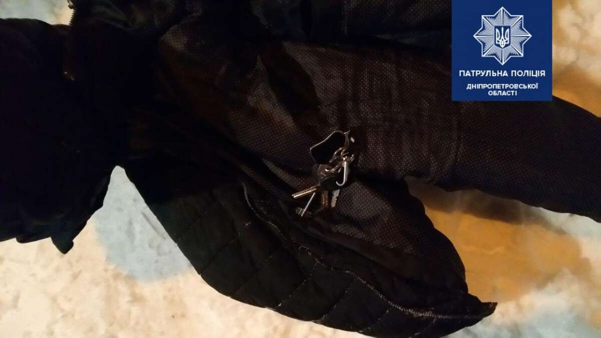 В Днепре в Чечеловском районе мужчина избил прохожего и отобрал у него куртку