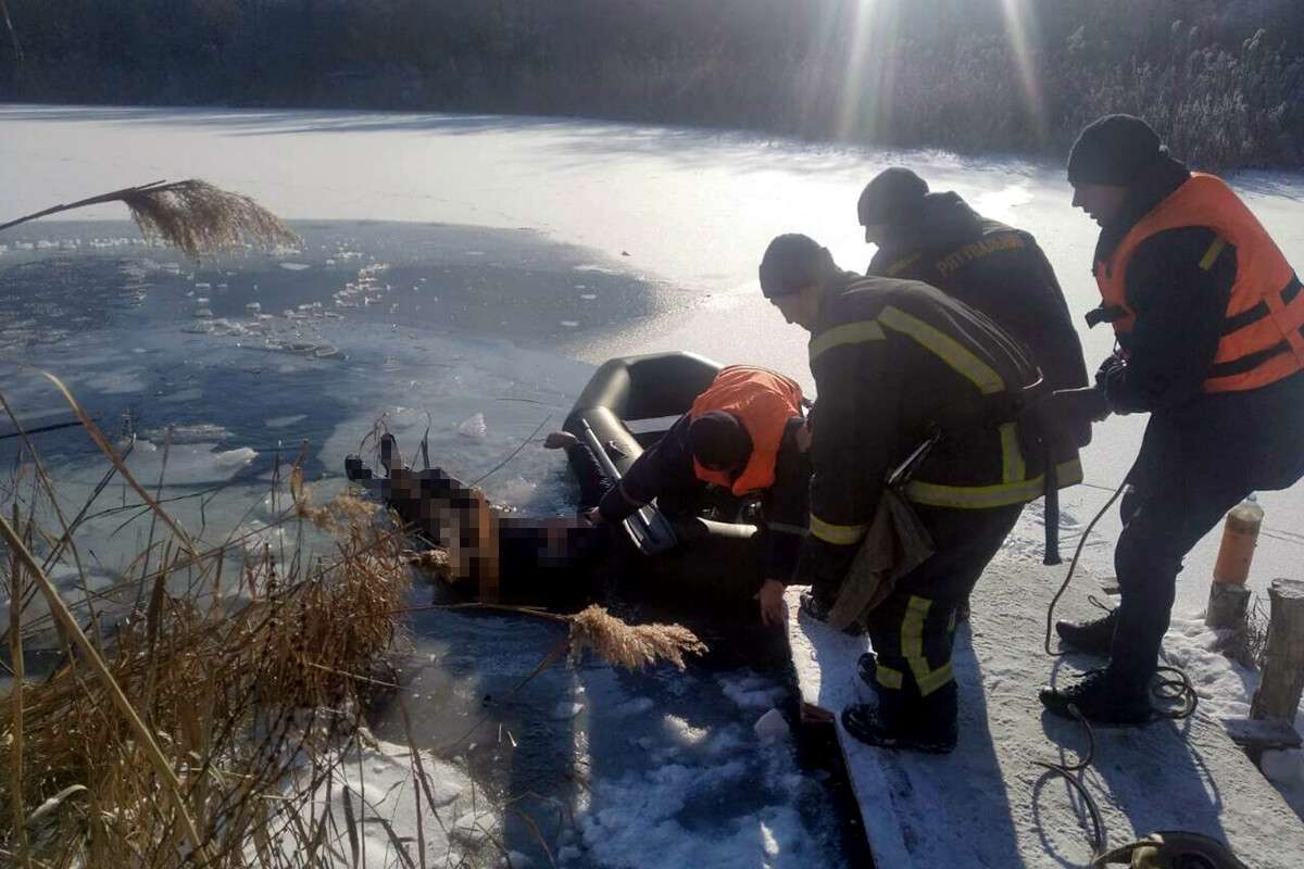 Под Днепром достали тело утонвушего мужчины2