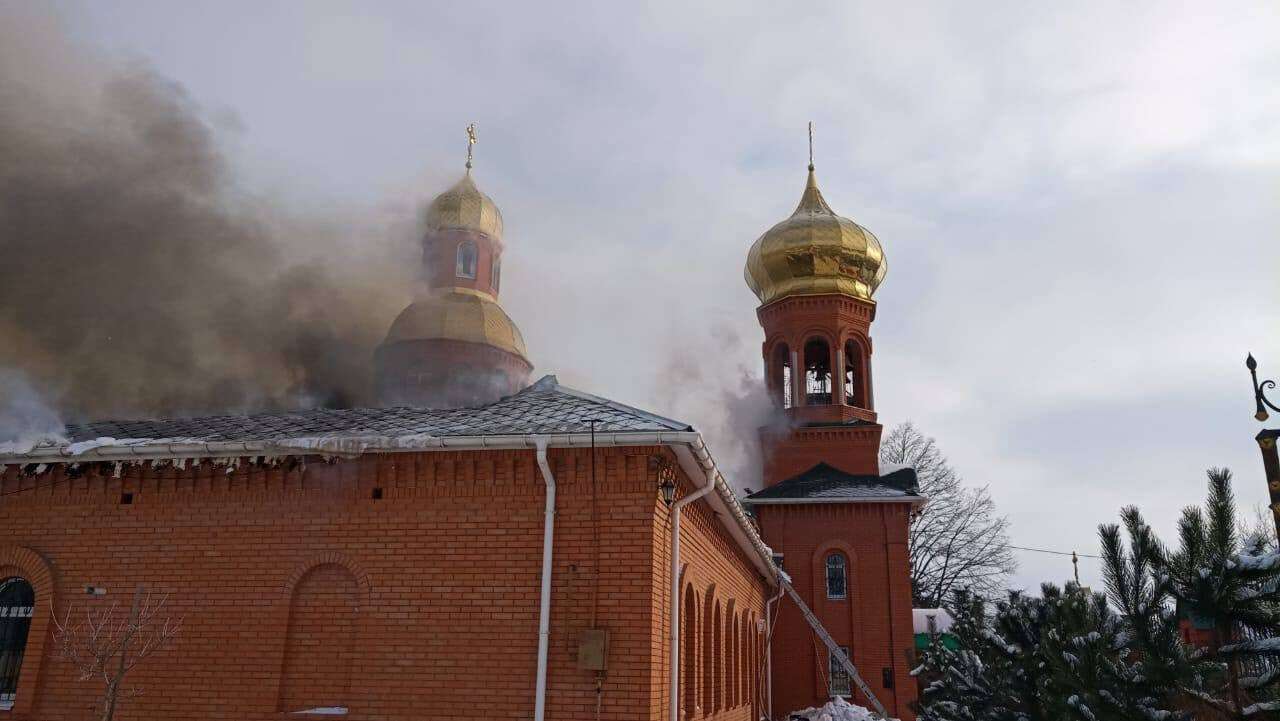 В Днепропетровской области масштабно пылала церковь. Новости Днепра