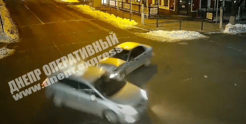 В Днепре на улице Шевченко жестко столкнулись Daewoo и Chevrolet