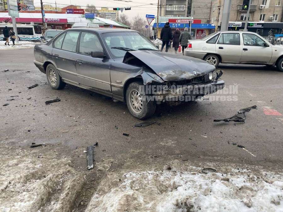 В Днепре на Каверина столкнулись четыре автомобиля