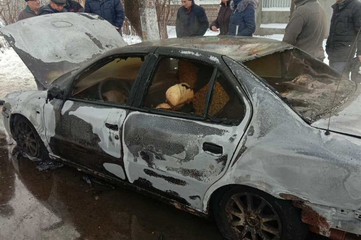 В Днепре на Черникова горело авто3