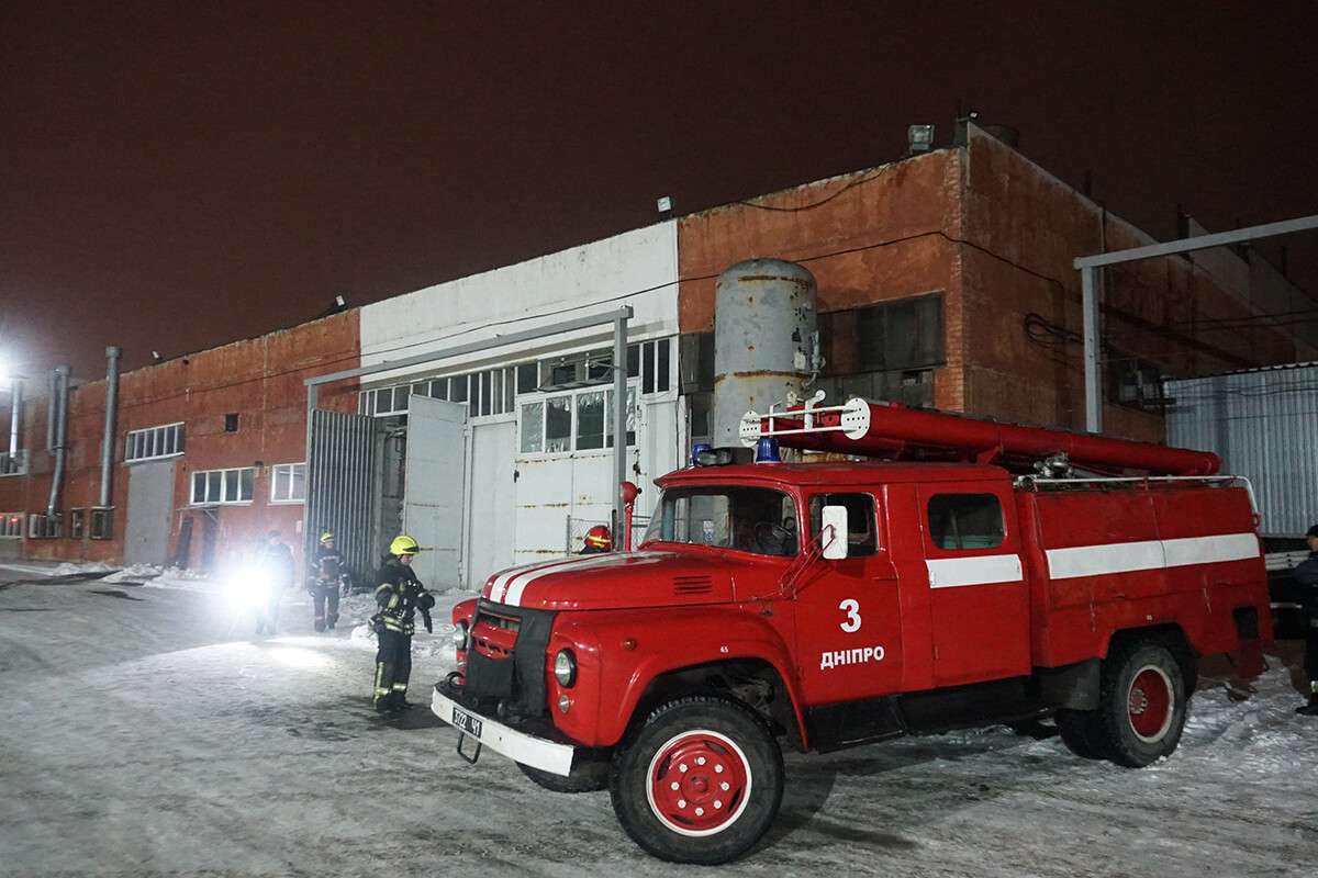 В Днепре ночью на улице Березинской горели склады. Новости Днепра