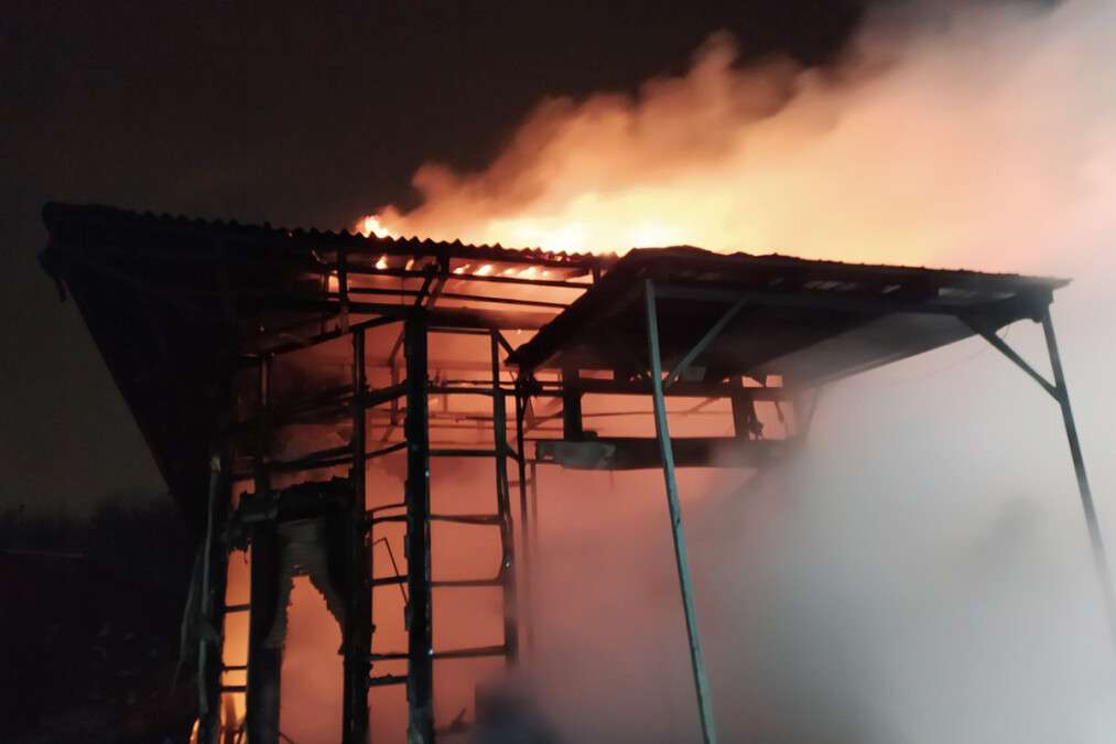 В Каменском на складе логистической фирмы "Деливери" произошел масштабный пожар