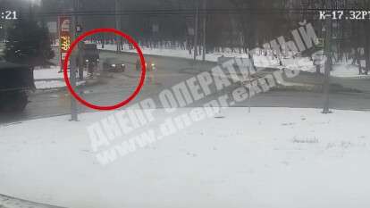 В Днепре на Запорожском шоссе грузовик врезался в Nissan