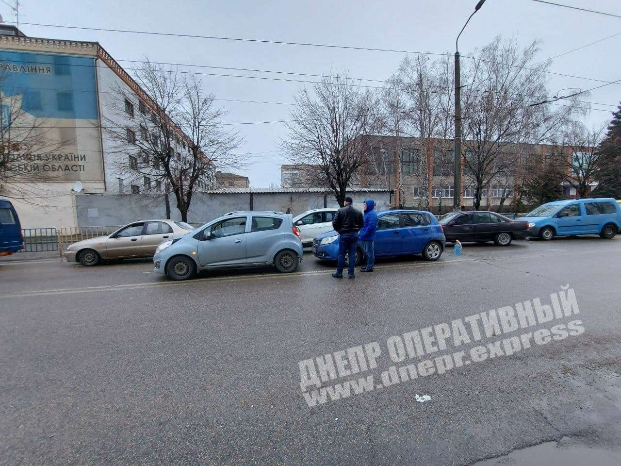 В Днепре на Богдана Хмельницкого столкнулись Ravon и Chevrolet