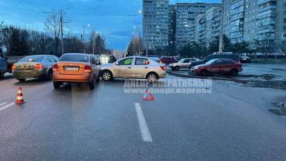 В Днепре на Маршала Малиновского столкнулись Renault и Chevrolet