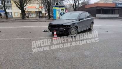 В Днепре на Паникахи Toyota Tundra столкнулся с Volvo: фото