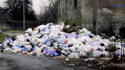 В Днепре общежития трубного утопают в мусоре