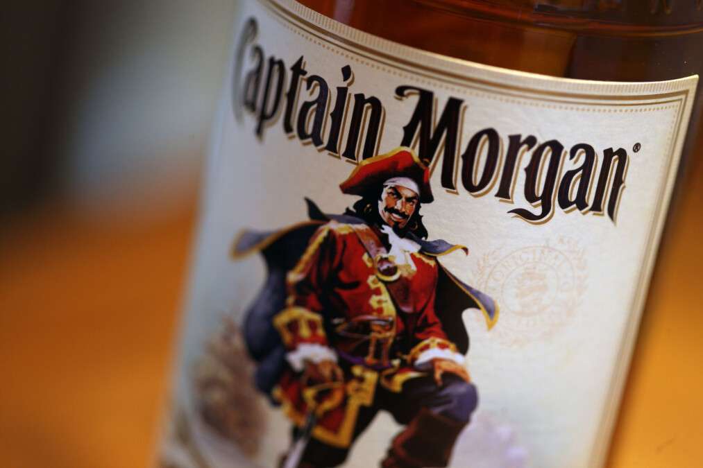 Днепровский "пират" пытался вынести три бутылки рома "Captain Morgan" из магазина
